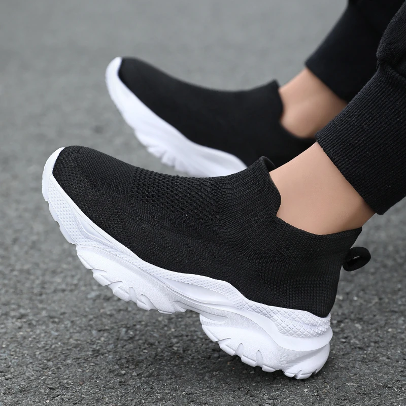 

Spring children's jogging shoes 2026 New Lightweight anti-slip Breathable Fashion Outdoors Students sneakers