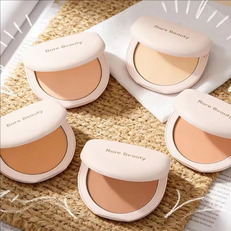 Polvo Compacto Rare Beauty, Sin Talco, Acabado Mate, Resistente al Agua, Control de Grasa, Textura Fina, Maquillaje Facial