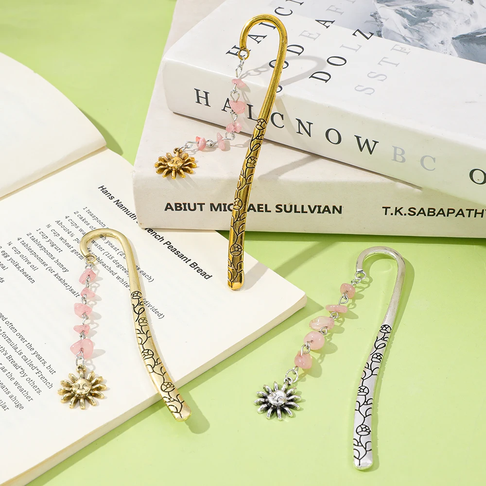 

Закладки в богемном стиле с узорами розы, бусинами из розовых драгоценных камней и подвесками от солнца в золотых/серебряных тонах для химерного чтения