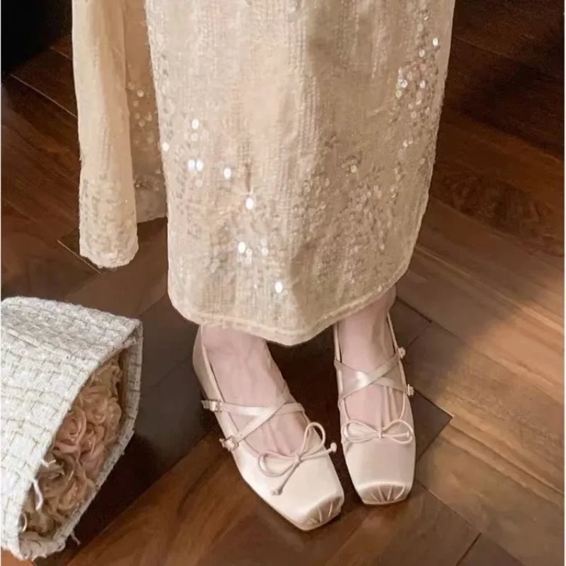 Chaussures d'été rétro avec nœud papillon pour femmes, chaussures simples à talon bloc et bout carré, explosives, Mary Jane, nouvelle collection 2025