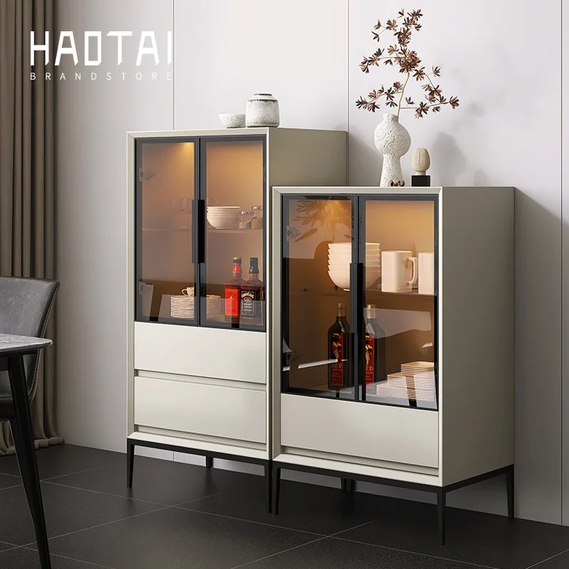 

Винный шкаф в итальянском минималистичном стиле с регулируемой высотой, дверцами-шейкерами и 2 ящиками для гостиной, чайной комнаты или столовой