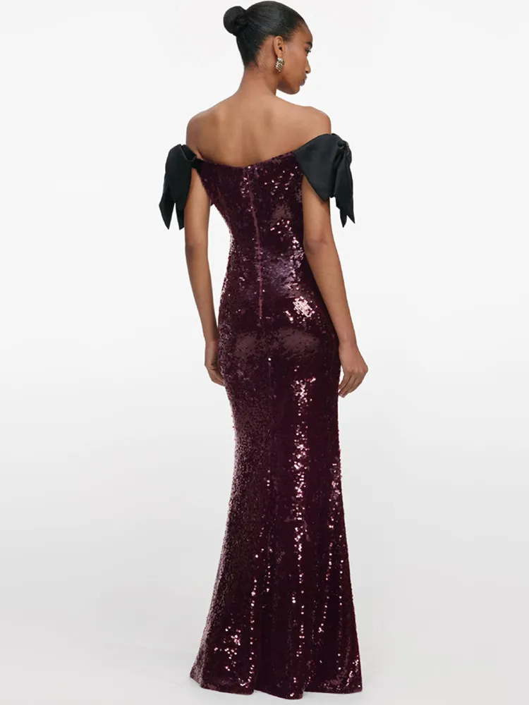 ชุดเดรสยาวสีแดงเบอร์กันดีประดับเลื่อมผูกโบว์เปิดไหล่สไตล์เซ็กซี่สำหรับผู้หญิง  งานเลี้ยงกลางคืน งานปาร์ตี้  หรูหราสง่างาม  ปี 2025