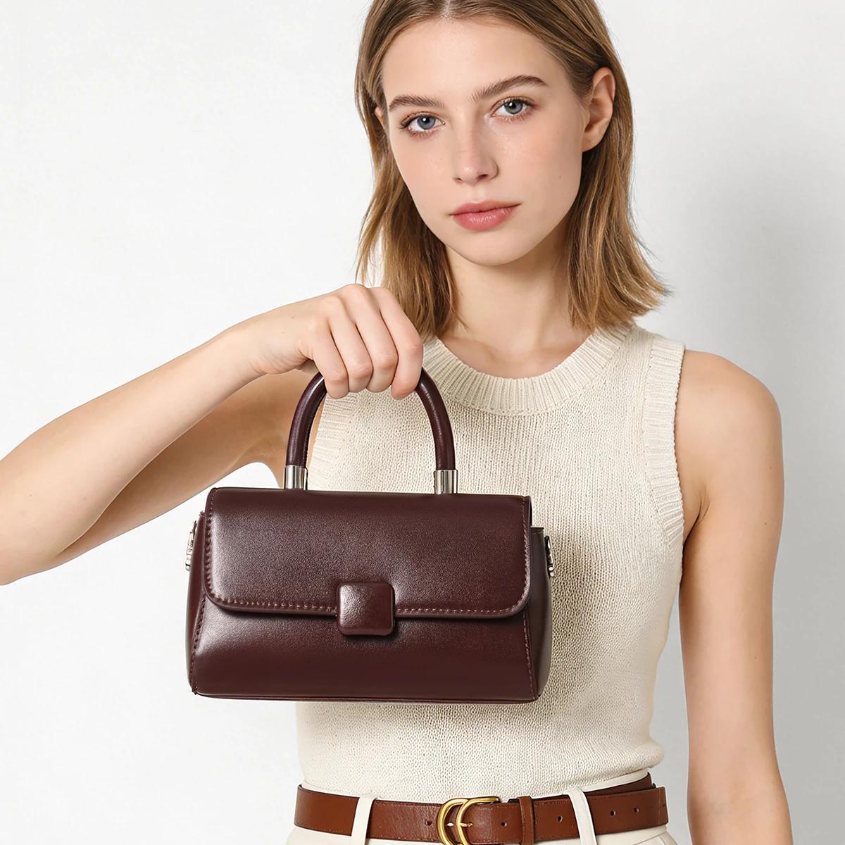 

Женская сумка из натуральной кожи, новая модель 2026 года, легкий люкс, нишевый дизайн, универсальная и элегантная, на одно плечо, через плечо, маленькая квадратная сумка