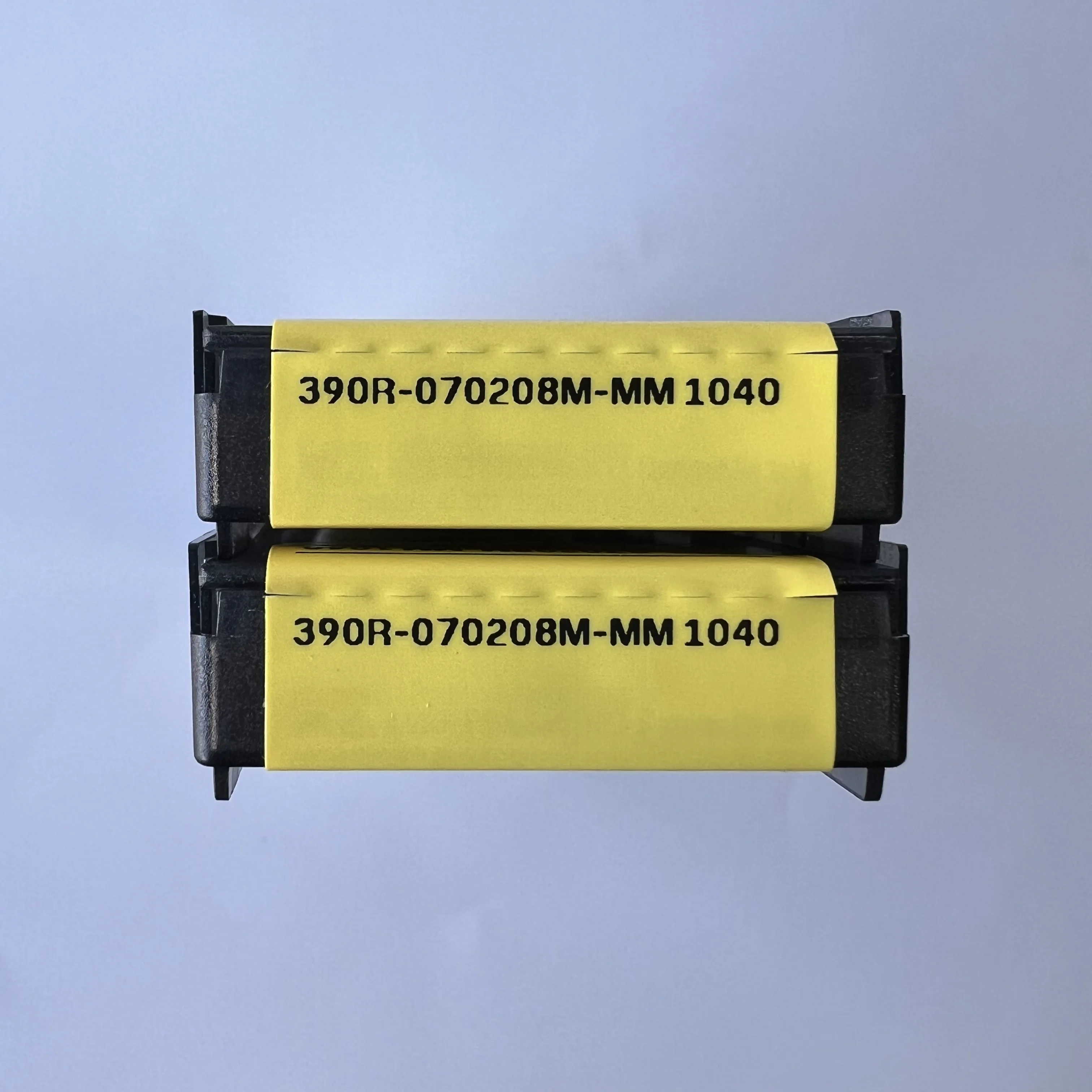 

390R-070208M-MM 1040 Chip Breaker Insert