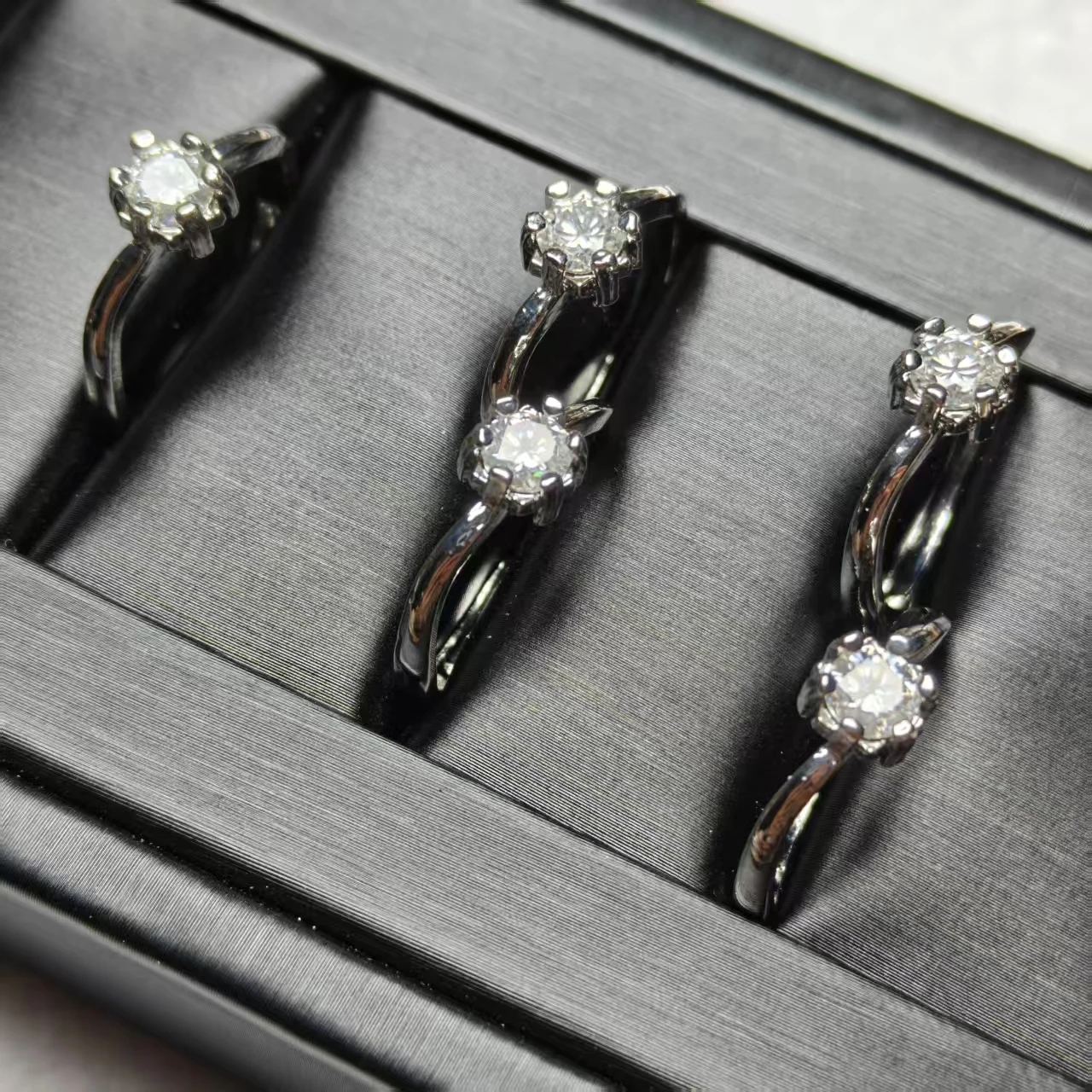 Großhandel Laborgezüchtete Weiße Diamantperlen Weißer Kupferring Trendiges Vielseitiges Einfaches und Modisches Damen-Live-Ring-Geschenk – Detail 4