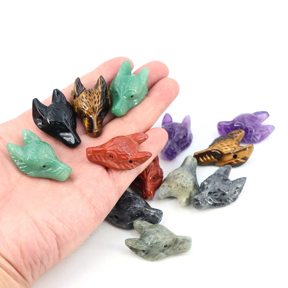 Ciondolo in pietra con testa di lupo da 40 mm Cristalli curativi naturali Statua intagliata a mano con pietre preziose Lupi Figura animale Creazione di gioielli Collana