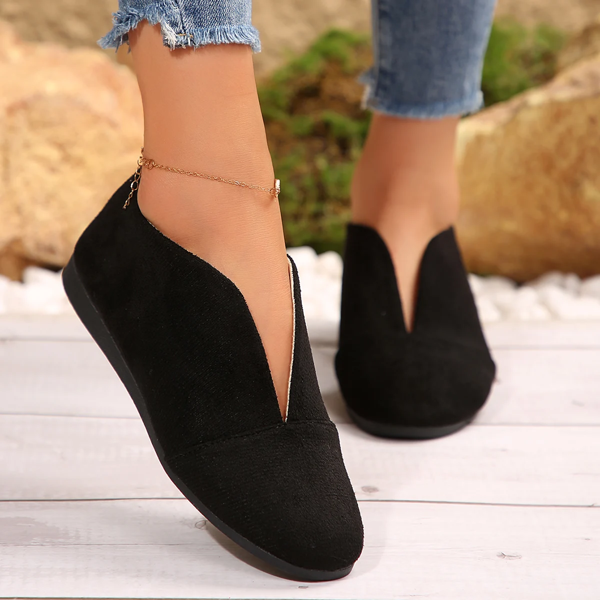 Plus-Size-Damen-Slipper aus Wildleder, V-Ausschnitt, runde Zehen, weich und bequem, lässig, für den täglichen Gebrauch, zum Spazierengehen, in verschiedenen Farben erhältlich. – Detail 25