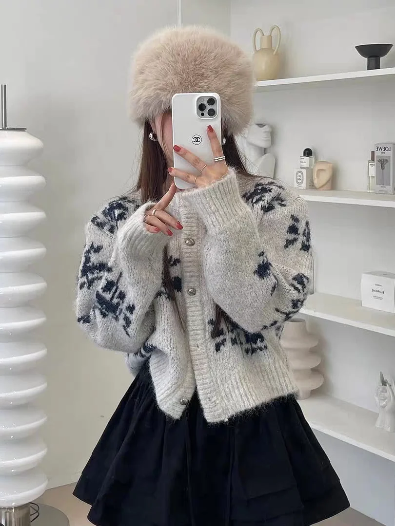 Christmas Atmosphere Vintage Knitted Woolen Sweater Soft Medium Thickness Women's Outerwear Cardigan Style Warm Coat for Women