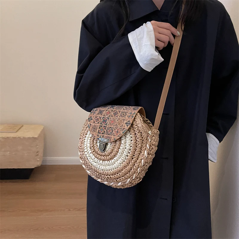 Fashion Round Straw Bag Handbag Women Summer Rattan Bag Female Handbag Handmade Woven Bag Beach Circle Shoulder Crossbody Bag