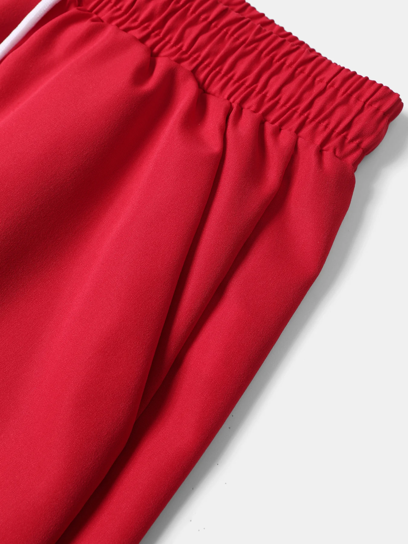 عبوتان، قميص رجالي بأكمام قصيرة وأزرار سفلية مع طية صدر السترة ونمط مطبوع، مقترن بنطال برباط، عصري، كاجوال