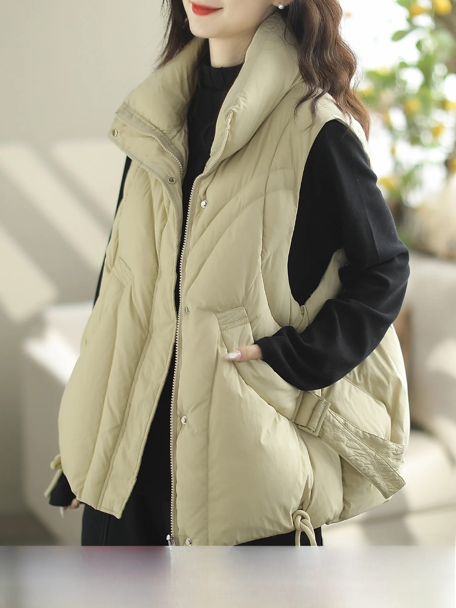 

Original Artistic Women's down Vest Fashionable Commuter Style Duck down Jacket Shoulder Pad Trendy Pure Color Zipper Closure
