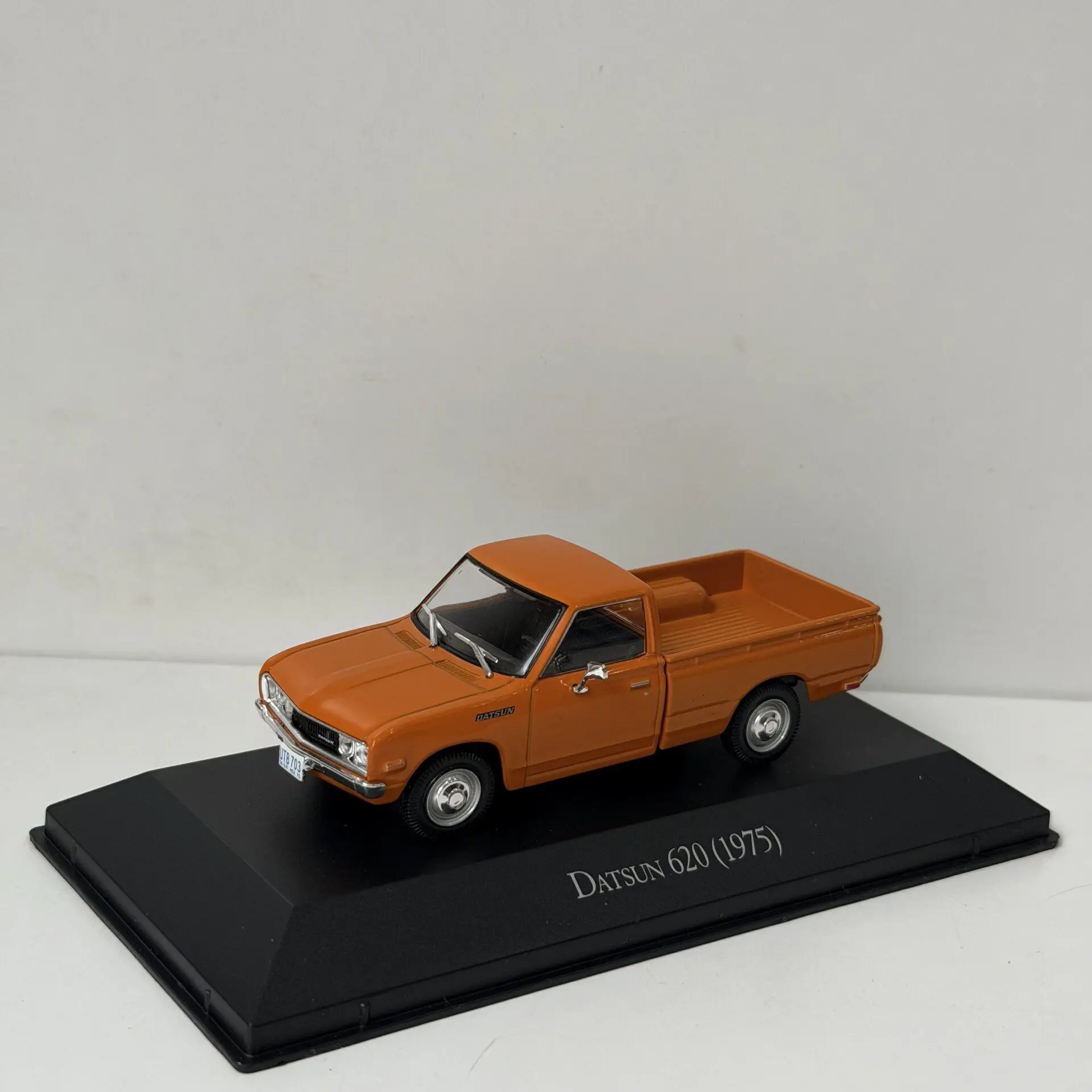Diecast IXO 1/43 Scale DATSUN 620 1975 6A Alloy Car Model view 4