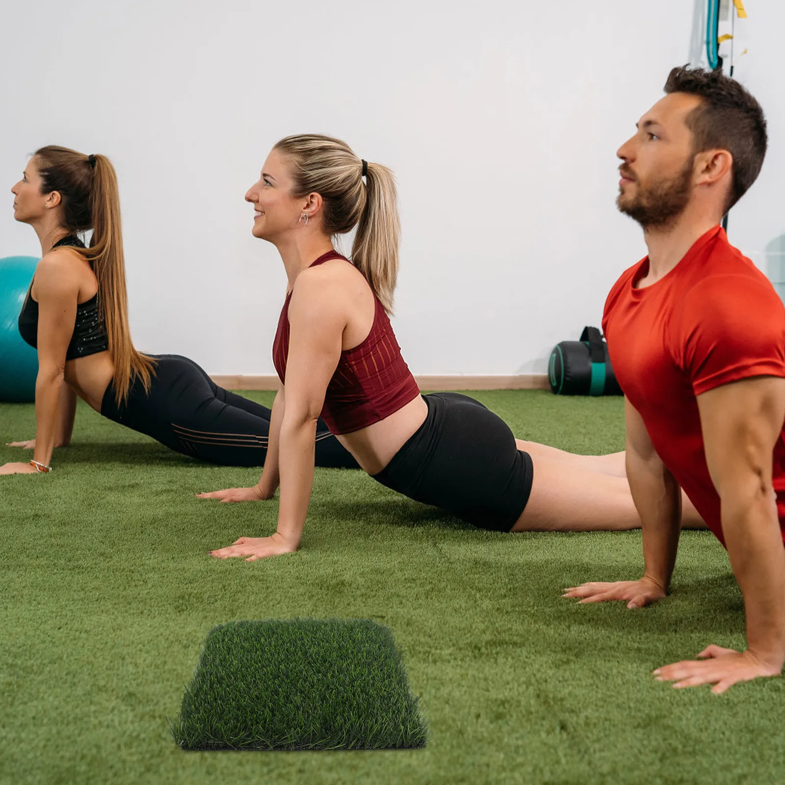 

Floating Artificial Grass Interlocking Turf Tiles Realistic Faux Greenery Garden Mat Durable Diy Landscape Prop For