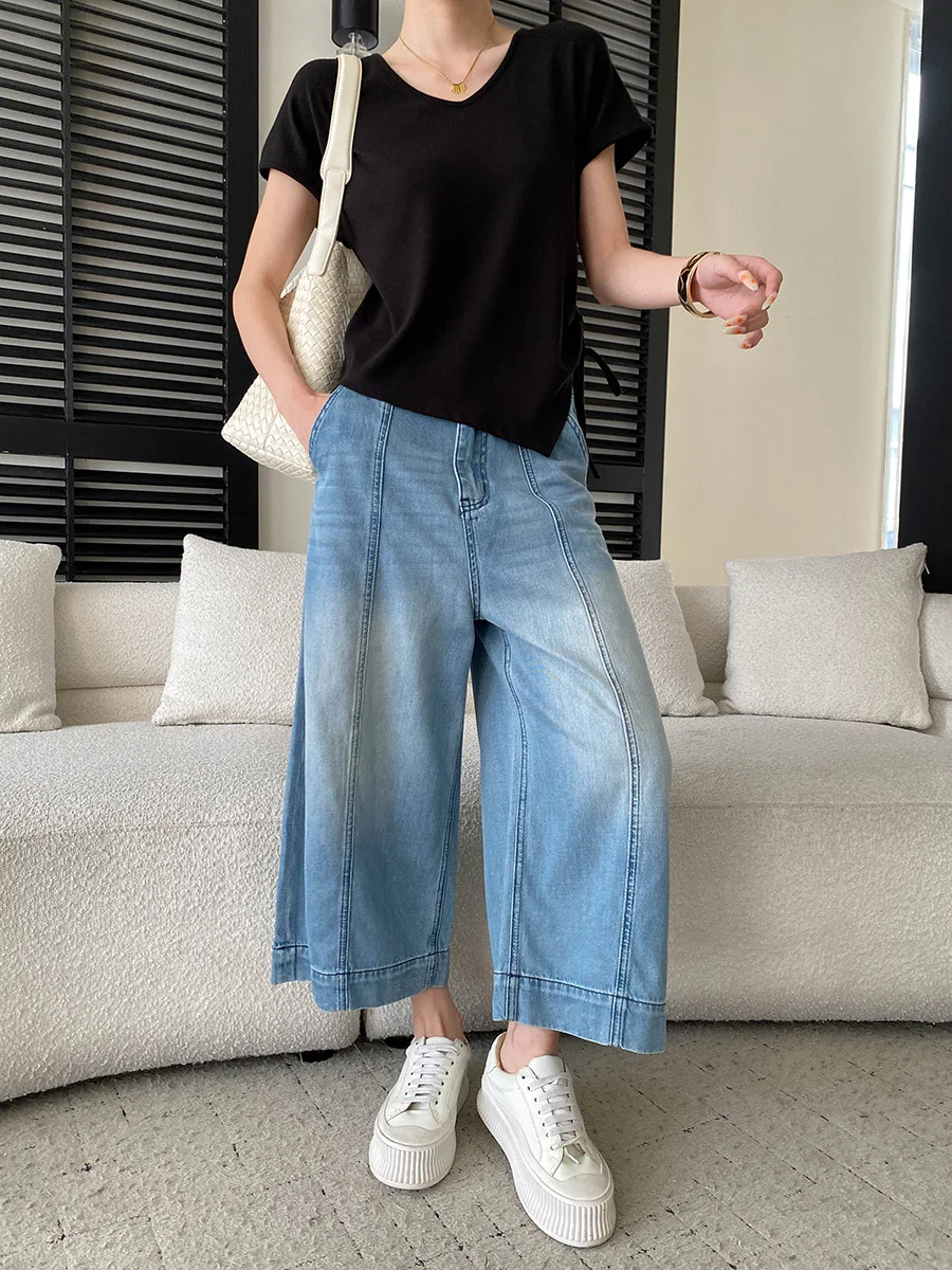 Sommerliches Damen-T-Shirt in unregelmäßiger Farbe mit unregelmäßigem Saum, Kordelzug, V-Ausschnitt und schlankmachendem Effekt, kurzärmelig. – Detail 15