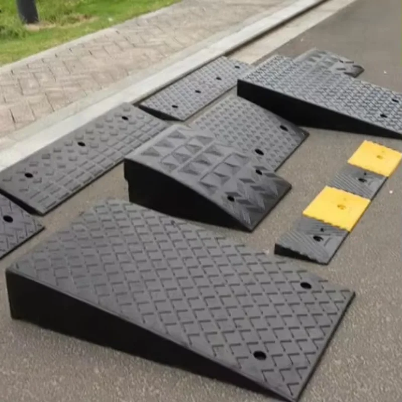 

Wholesale Custom Driveway Garage Slope Curb Stone Heavy Duty Threshold Rubber Wheelchair Curb Stone Ramps