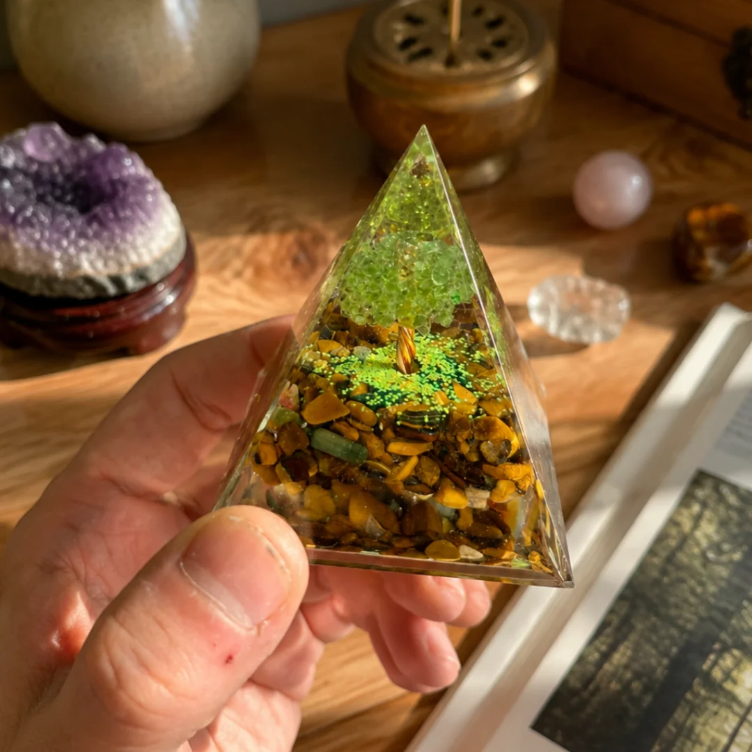 Tree of Life Orgone Pyramid Natural Tiger Eye Peridot Crystal Energy Generator Orgonite Pyramid Meditation Home Desktop Decor