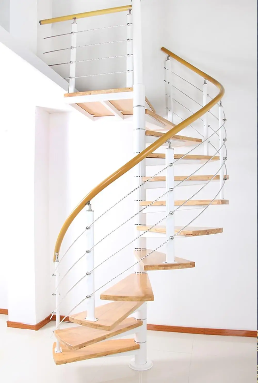 カスタマイズ可能な耐久性のある階段/狭いスペース向けの室内木製螺旋階段