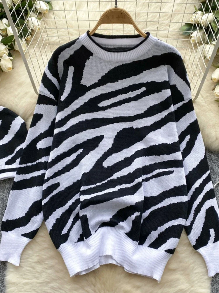 Autumn Winter Retro Zebra Print Sweater Women Round Neck Pullover Sweater Loose Long Sleeved Knitted Sweater Tops