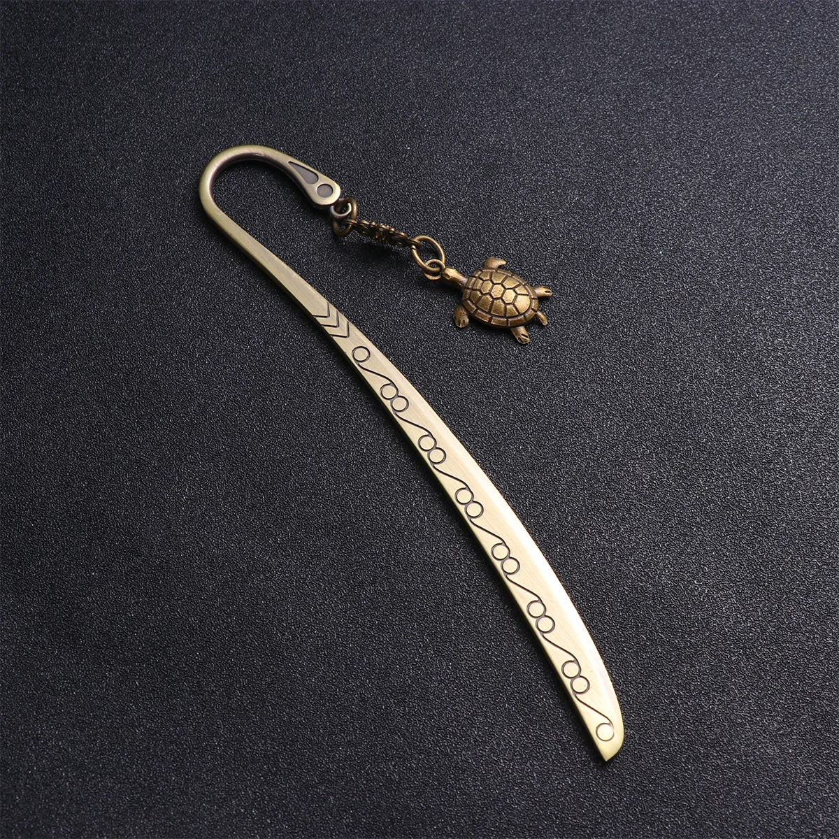 Рисунок 5 - металлическая закладка с подвеской в виде животного