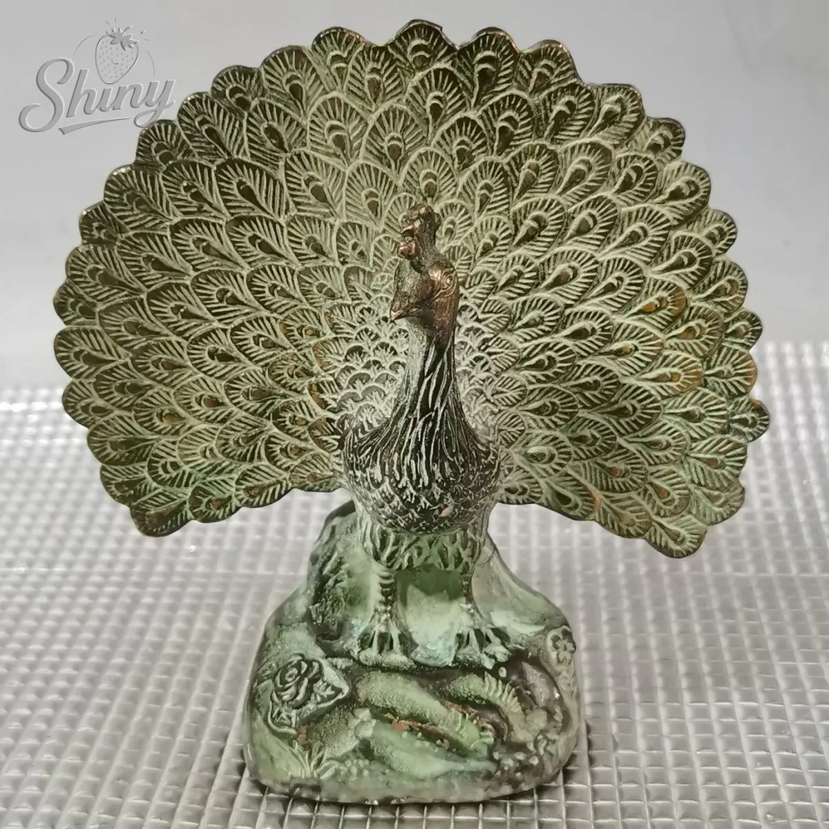 

Antique Chinese Copper Solid Peacock Open Tail Retro Old Copper Desktop Decoration Artwork Collection Home Decor
