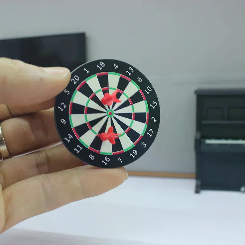 2Set Poppenhuis Miniatuur Magnetische 2 Dart Sport Speelset Ornament Miniatuur Dart Sport Model Thuis Outdoor Scène Accessoires