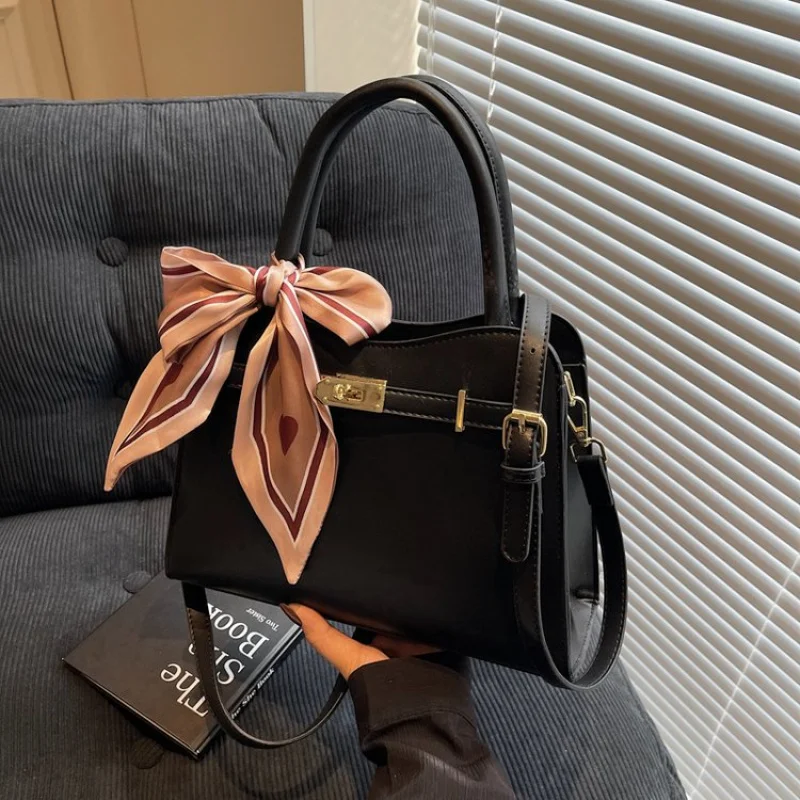 

Unique Leisure And Business Stylish Messenger Crossbody Bag In Solid Color With Letter Logo