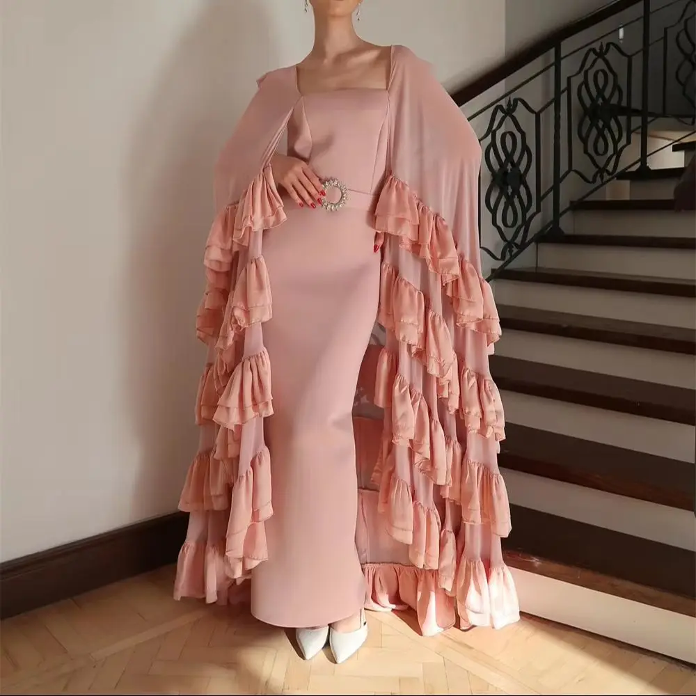 Maßgeschneidertes, anmutiges Jersey-Abendkleid mit quadratischem Kragen. Anmutige Schal-Abschlussballkleider. Sexy gerade Kleider für besondere Anlässe