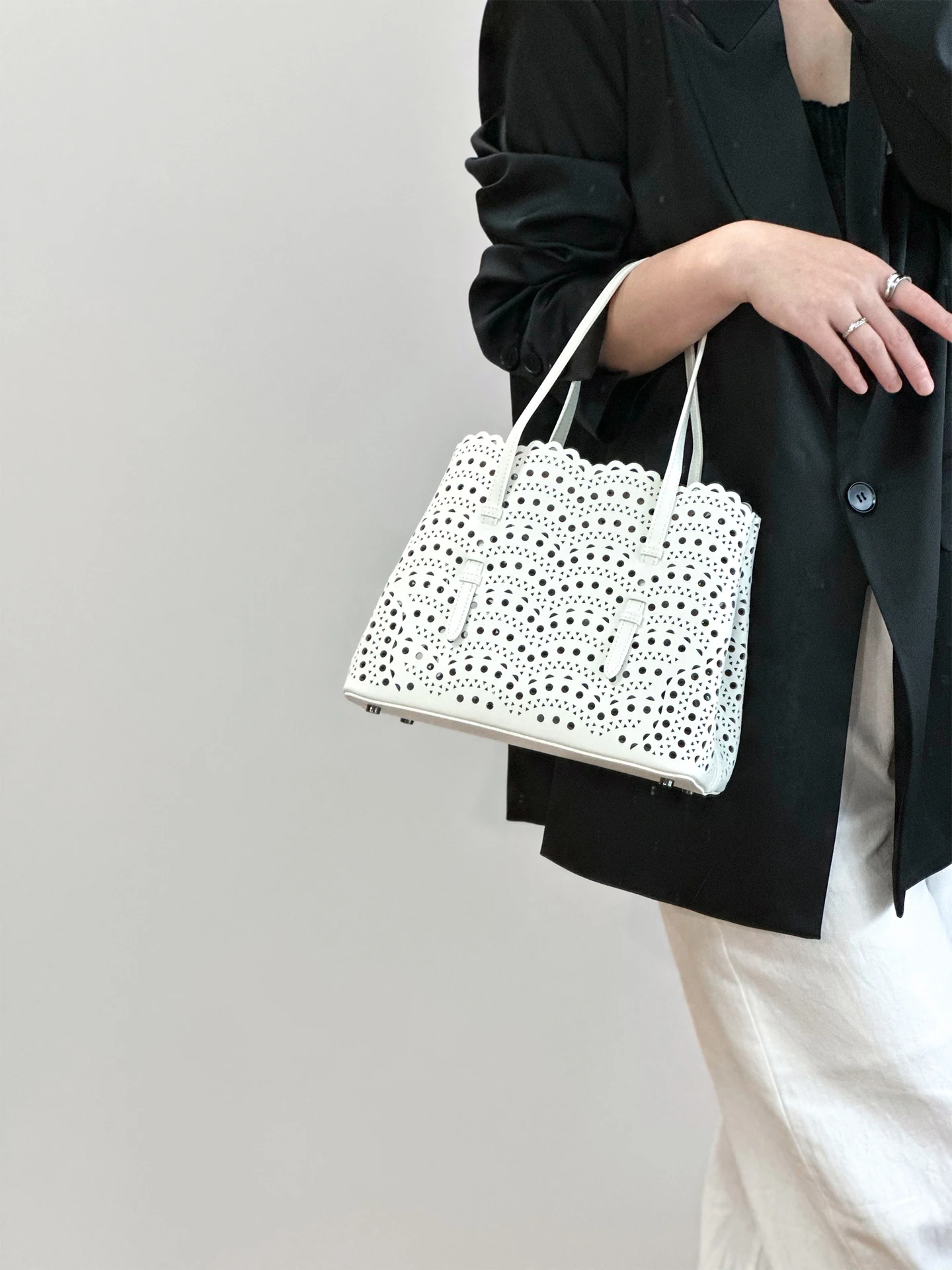 

Leather Hollow out Woven Bag Women's Handbag Carved Flower Basket oulder Crossbody Tote Bag Soft Buet ape Pure Color