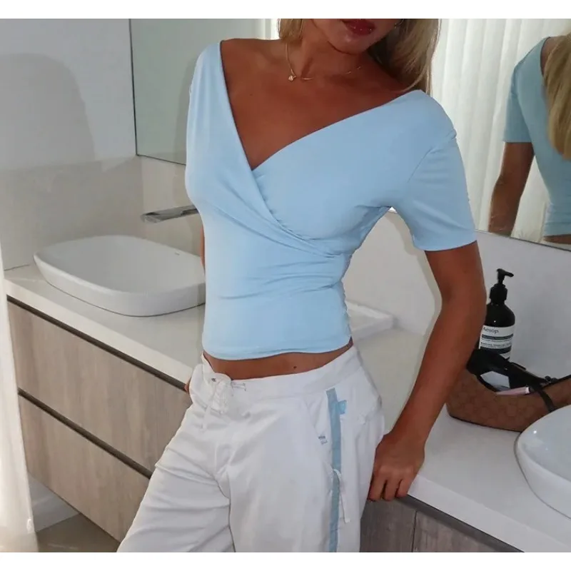 

Women Ruched Cross V Neck Crop Top Short Sleeve Backless Slim Solid Color Sexy Casual Tee Office Date Streetwear Outfit