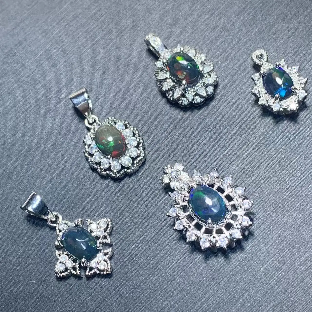 Pendentif en opale noire naturelle authentique, nombreux styles, pierres de joaillerie fine, vente en gros, bijoux porte-bonheur