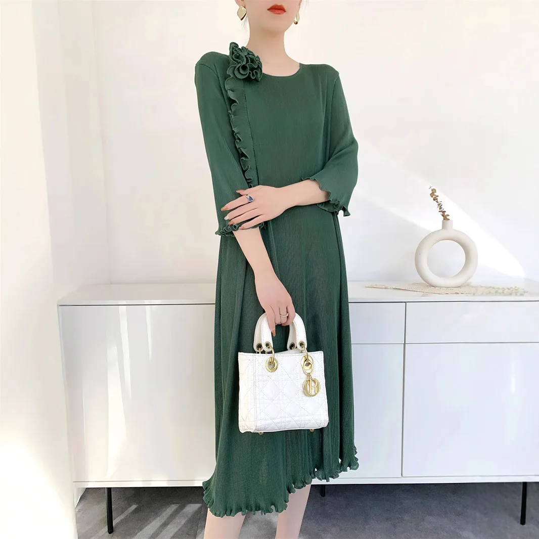 

Fold Miyake Pleated Solid Color Dress Women Niche Design Plate Flower 2025 Summer New Pressed Pleated Skirt Mid-length