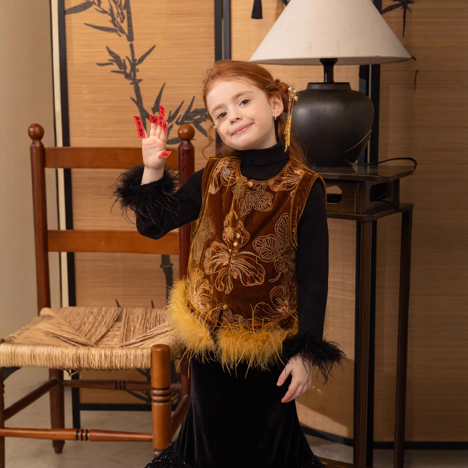 2025 Autumn Winter Embroidery Velvet Chinese Style New Embroidery Light Luxury Vest Sewing Heavy Industry Ostrich Hair Top