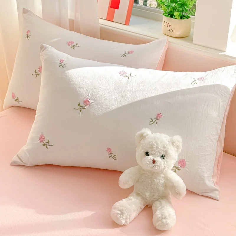 طقم ملاءات مكون من 3 قطع، طقم غطاء لحاف مطرز بالورود الوردي، مفرش سرير مريح لجميع المواسم