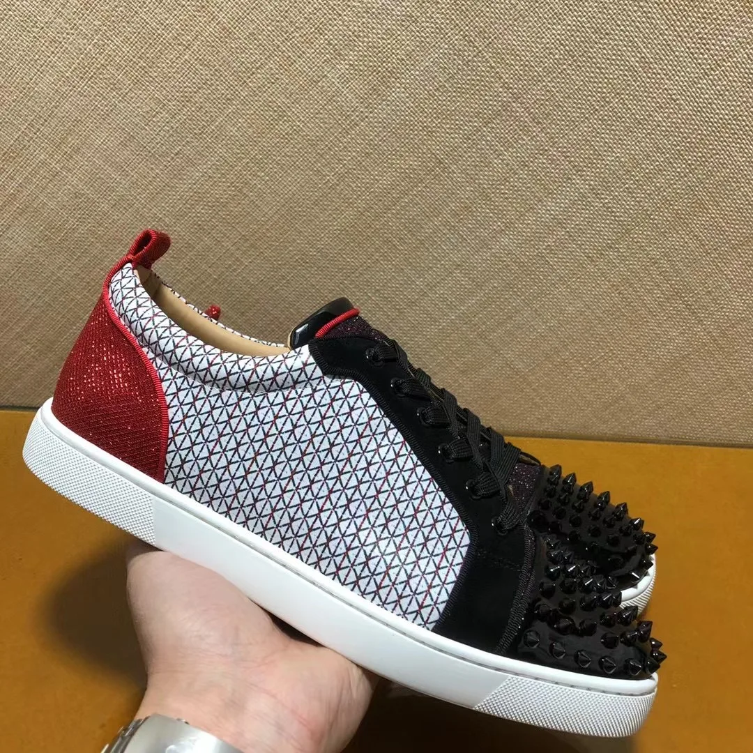 

Мужские роскошные повседневные туфли с низким верхом и заклепками, обувь на плоской подошве со шнуровкой, кроссовки, черные кожаные кроссовки с красной подошвой для мужчин