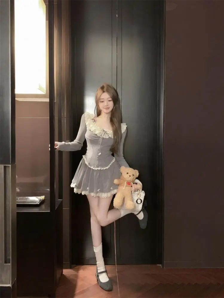 

Summer Women Vintage Grey Patchwork Lace Ruffles Long Sleeved Tops And High Waist Sexy Pleated Mini Skirt 2025 New Two-piece Set