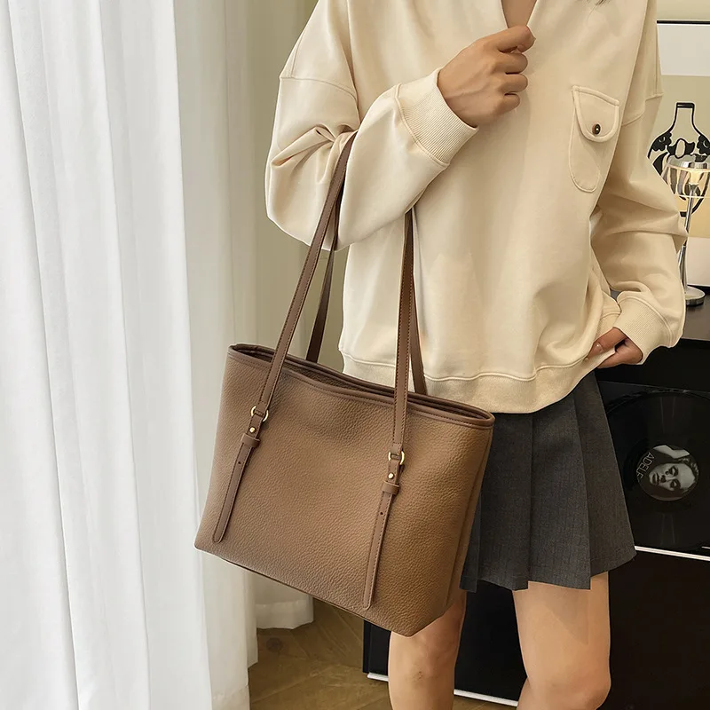 

Women's Large-Capacity Shoulder Bag - Autumn New Retro Fashion, Versatile Tote for Commute & Student Classes