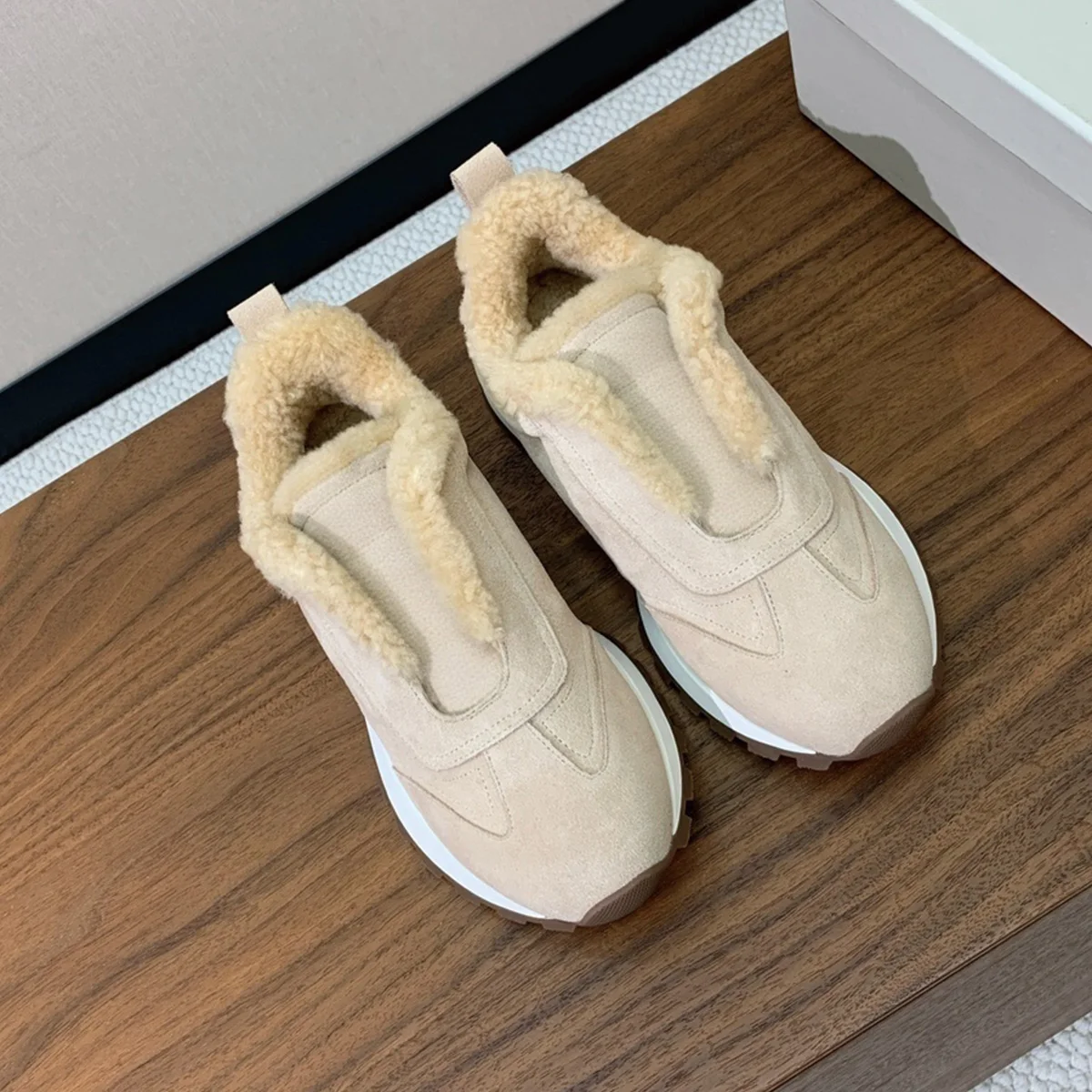 2026 High Quality Autumn women shoes casual slip on fleece sneakers comfortable daily walking footwear ch25100506