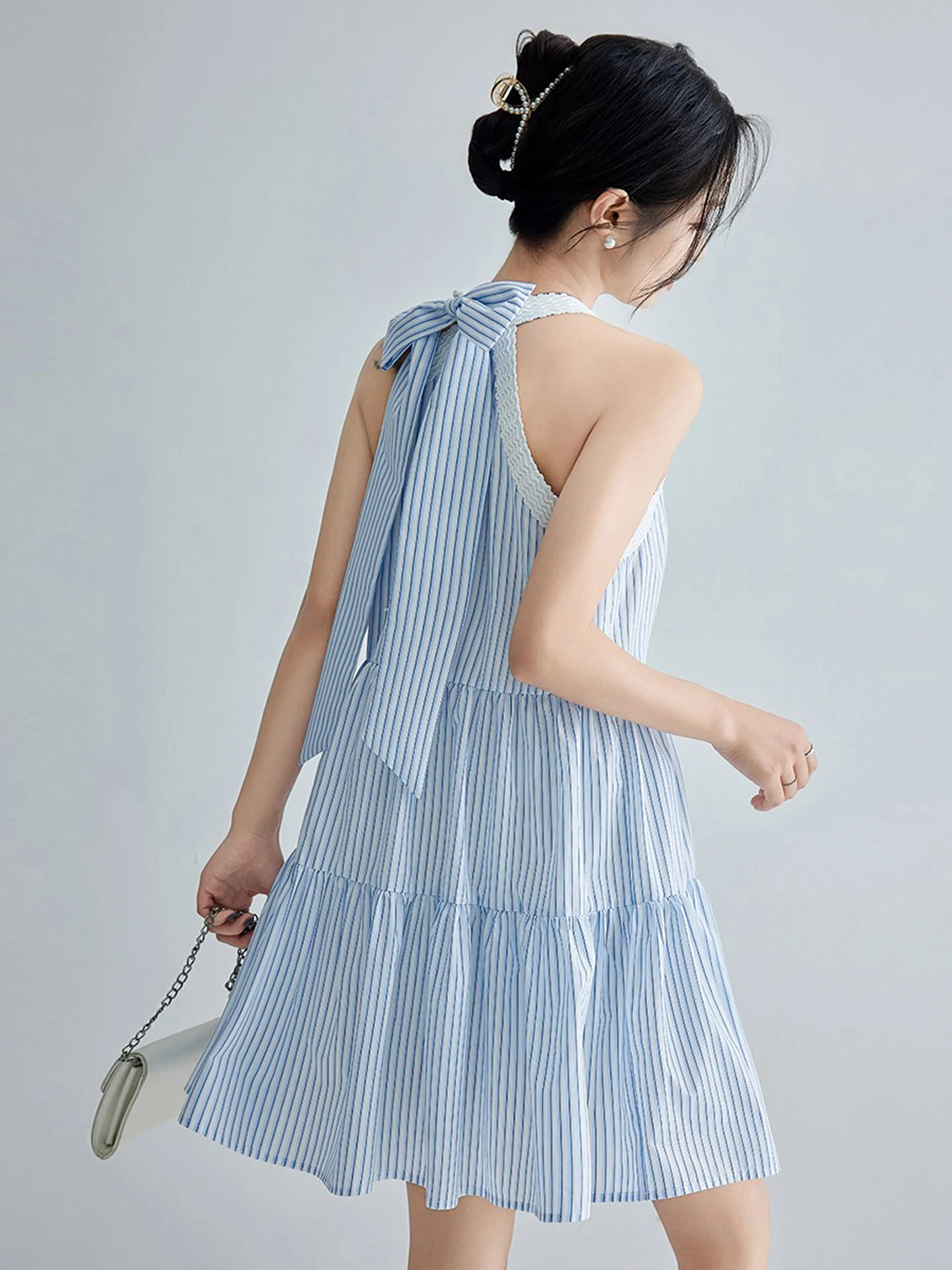 

White Striped Knot Shoulder Bared Sleeveless Summer Dress Women Loose Slimming A-Line Skirt Korean Style Commute