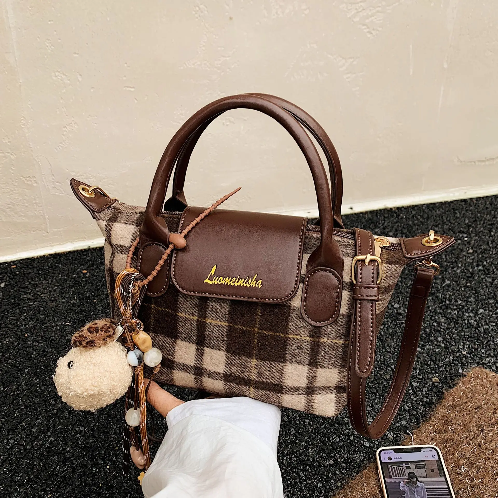 

Retro Plaid Handheld Dumpling Women New Cute Casual Versatile Autumn and Winter Woolen Single Shoulder Messenger Bag