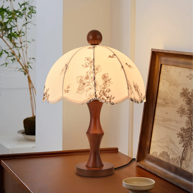 

JJ ретро из цельного дерева, средневековая настольная лампа, американская новая китайская дизайнерская прикроватная настольная лампа ваби-саби для спальни, премиальный смысл