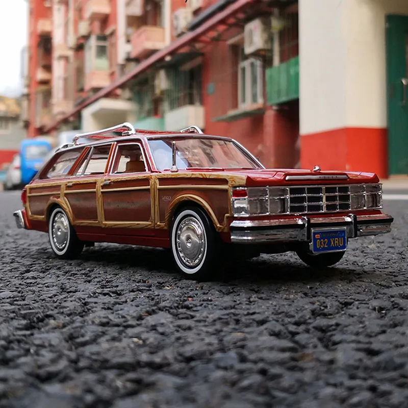 High Simitation 1:24 Scale LeBaron Retro Alloy Classic Car Metal Model Station Wagon Car Kids Toys Gifts Collection Original Box