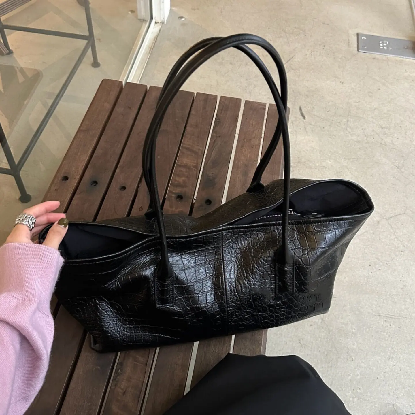 Modische Krokodil-Damenhandtasche, Große Kapazität PU-Leder Schultertasche für Frauen, Reise-Großtasche, Elegante Pendler-Handtasche für Damen – Detail 1