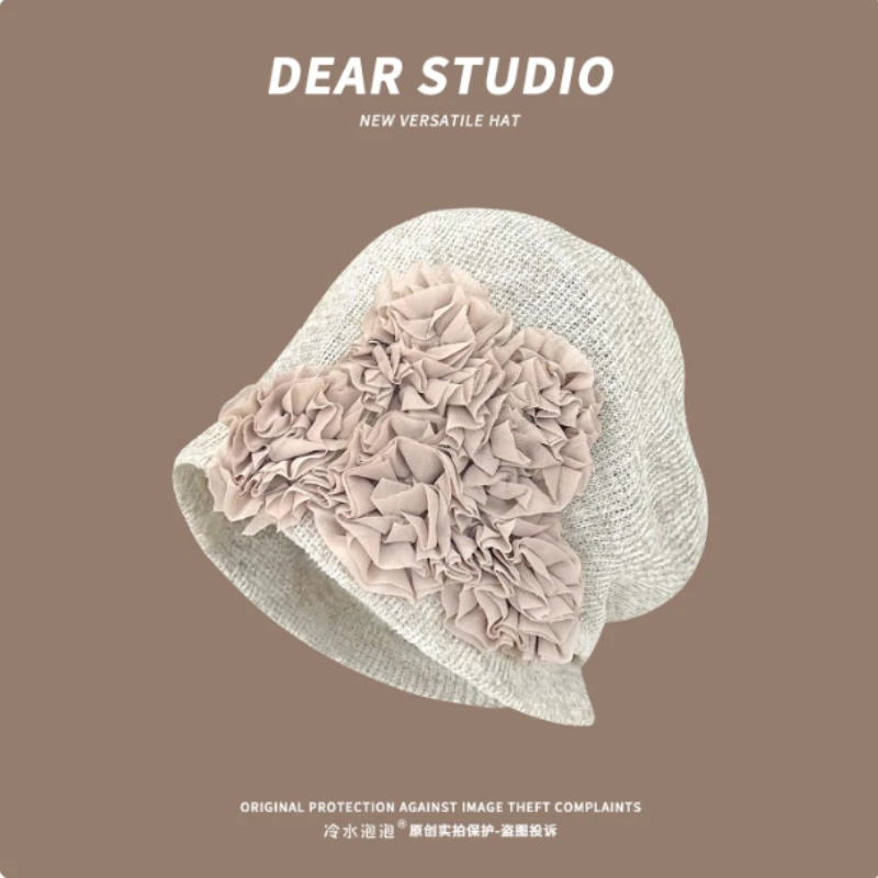 日本のニッチな花柄デザインのプルオーバーニットパイルハット、秋のストリートスタイル、万能で甘いルーズフィットのスカルビーニーキャップ（女性用）