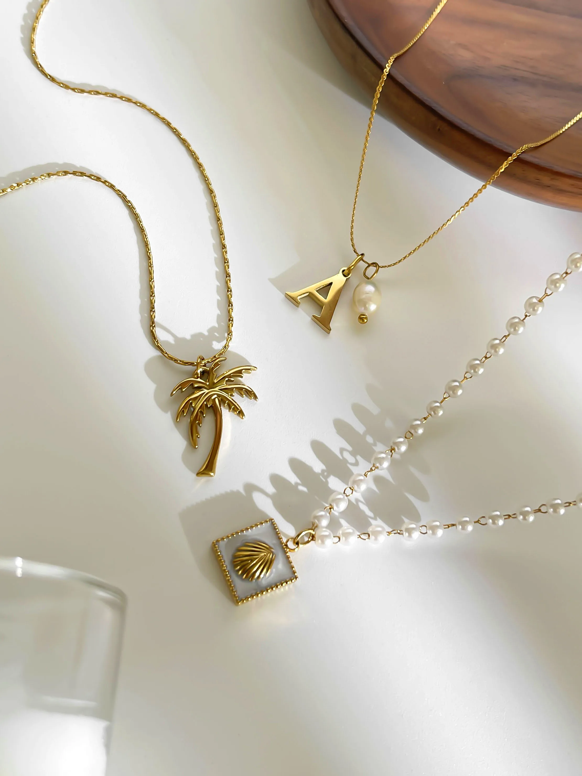 Peri'sbox Anti-Tarnish 18K Gold Plated Coconut Tree Letter Enamel Shell Pearl Pendant Necklace for Women Fashion Holiday Jewelry view 4