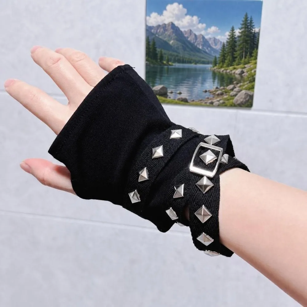 Metal Rivet Detail Women's Fingerless Gloves Black Half Finger Street Dance Sleeves Buckle Strap Punk Style Rivet Gloves JK Girl