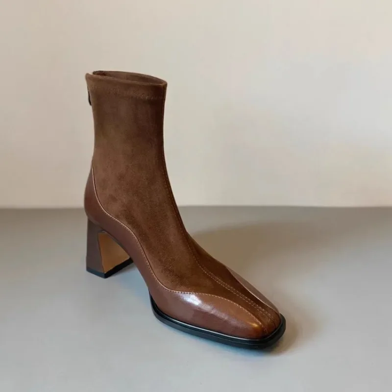 2024 Vendita calda Scarpe Donna Stivali a metà polpaccio Stivali moderni concisi Donna Cucito Punta quadrata Tacco medio Slip on Scarpe da donna