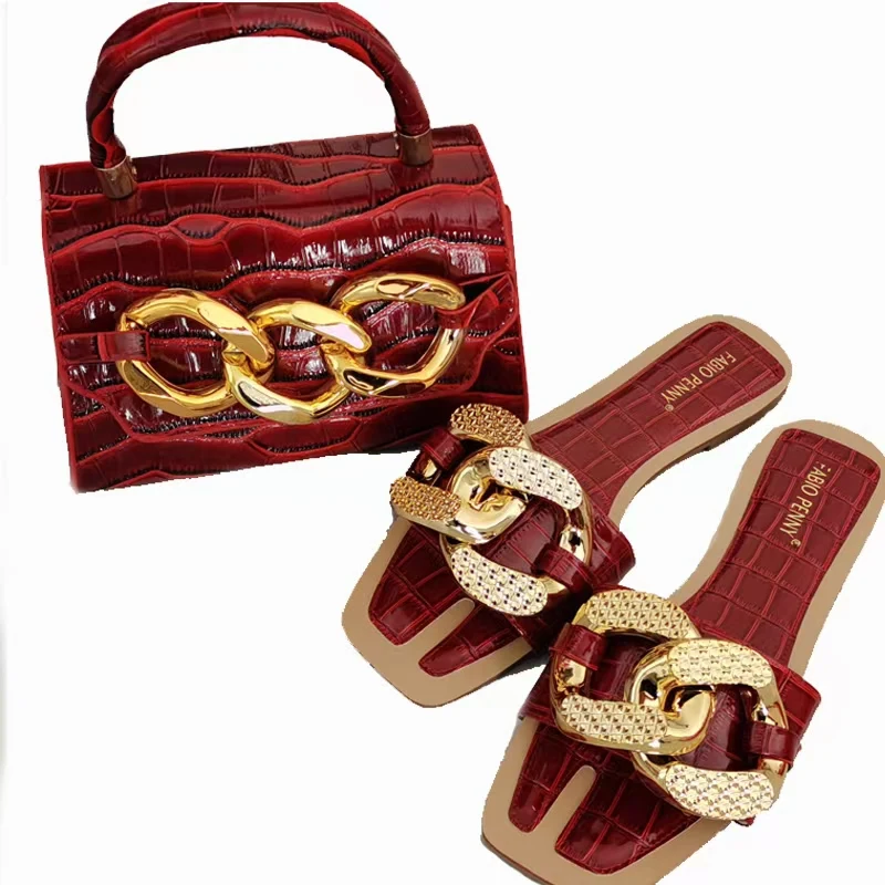 2024 New Brand Crocodile Pattern Portable Small Bag Messenger Bag Women Trend Metal Chain Slippers Set Luxury Sandals Flip-flops