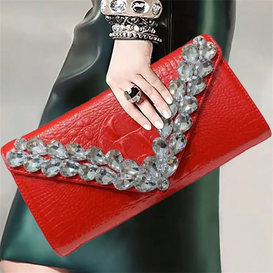 

Элегантный кошелек-клатч с текстурой крокодила, украшенный стразами — винтажная женская сумка через плечо с ремешком-цепочкой в европейском стиле