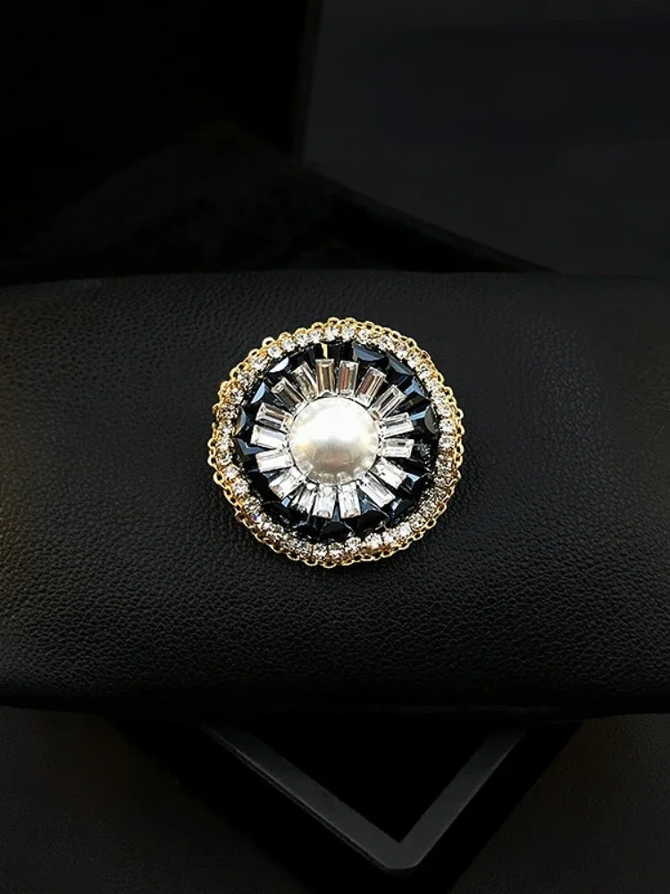 Corpetto originale fatto a mano da donna di fascia alta elegante spilla graziosa accessori di lusso per tutti i fiammiferi regali di gioielli con strass di perle