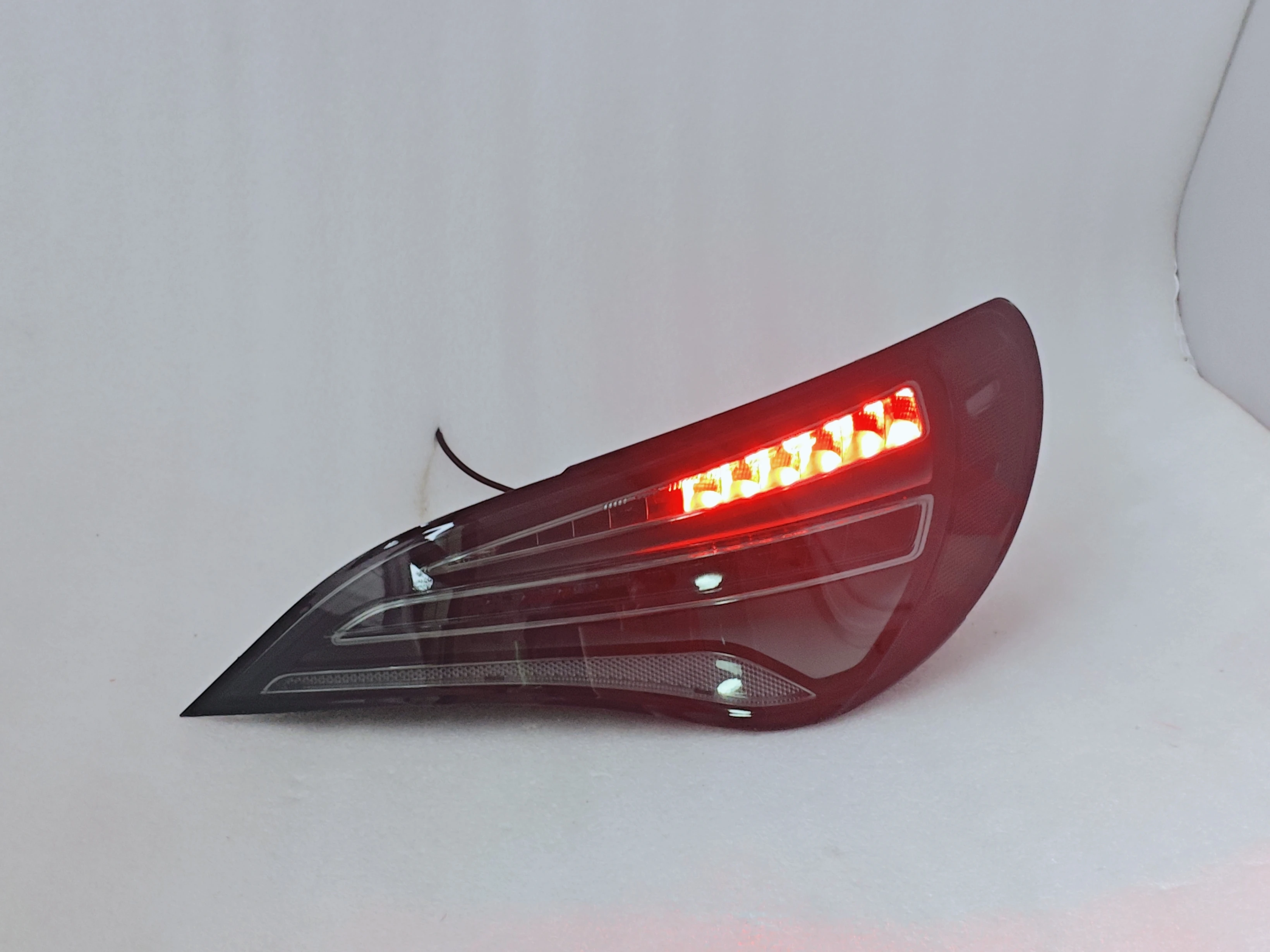 ضوء المصباح الخلفي الذيل ترقية كامل Led تدفق الضوء الخلفي الديناميكي مجموعة المصابيح الخلفية لمرسيدس بنز CLA 117 الذيل مصباح 2014-2019